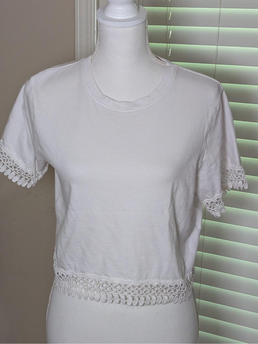Forever 21 Women's White Cropped Lace Short Sleeve Top Small